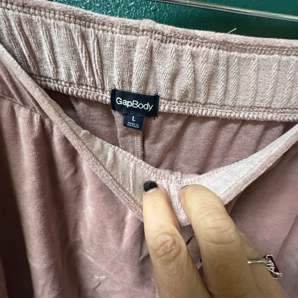 Gap Pink 2 piece velour jogger set. Top is size XL tall. Bottoms are size L NWT - Picture 14 of 15